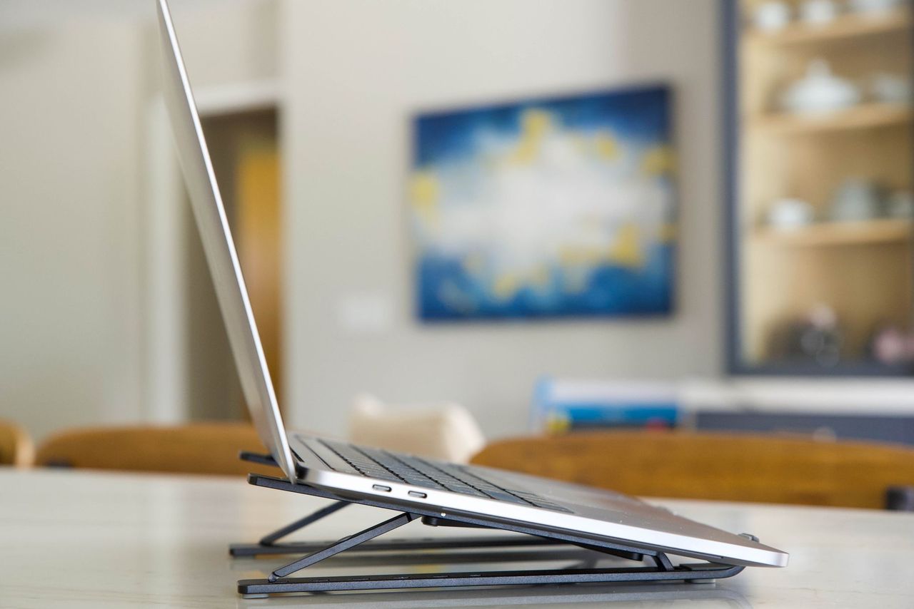 Swedish Posture säädettävä tietokoneteline