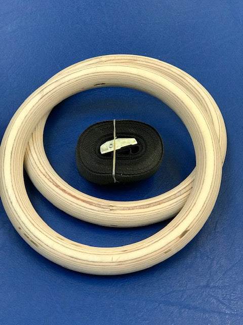 Puiset voimistelurenkaat hihnoilla